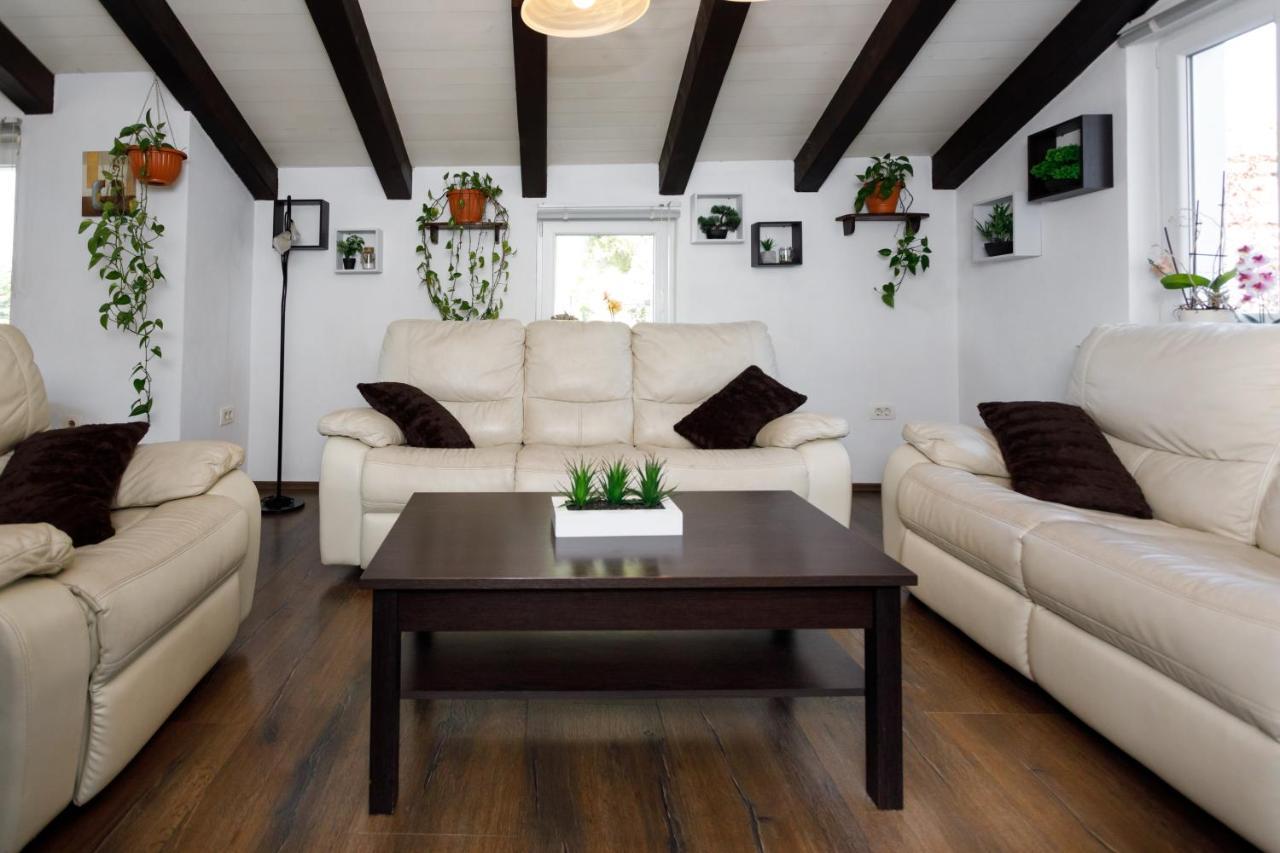 Rustic Apartment Evelin Krk Town Eksteriør bilde