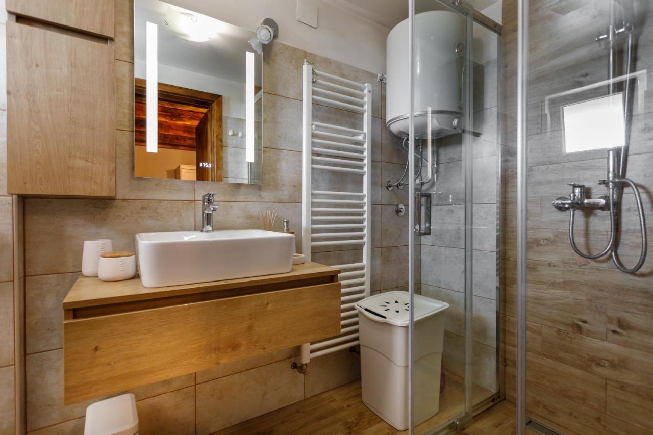 Rustic Apartment Evelin Krk Town Eksteriør bilde